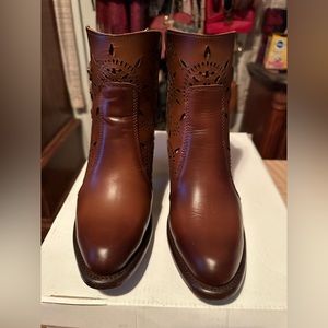 Women leather booties Mex size 24 (7-7.5 US)